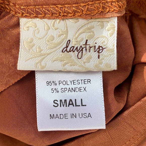 DAYTRIP Open Back Embellished Top Small - Picture 5 of 5